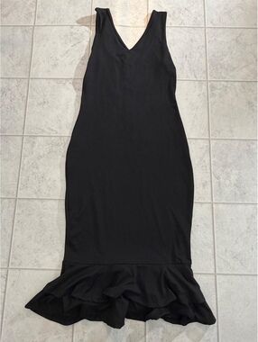 Black V-Neck Sleeveless Mermaid Dress with Ruffle Hem, Size